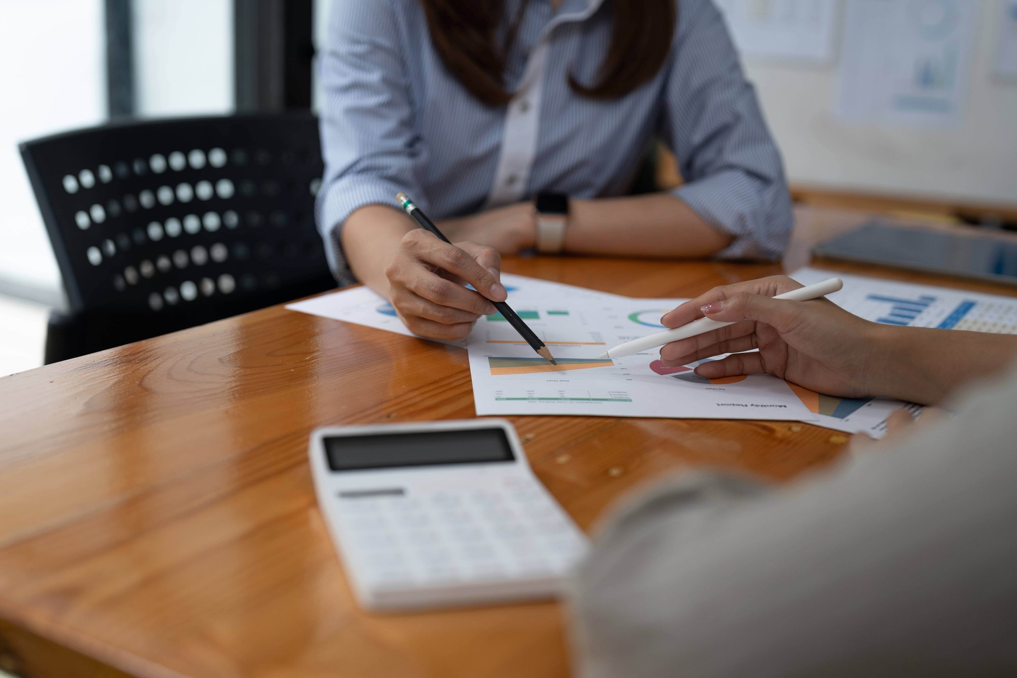 close-up-business-colleagues-discussing-financial-2023-11-27-05-33-33-utc