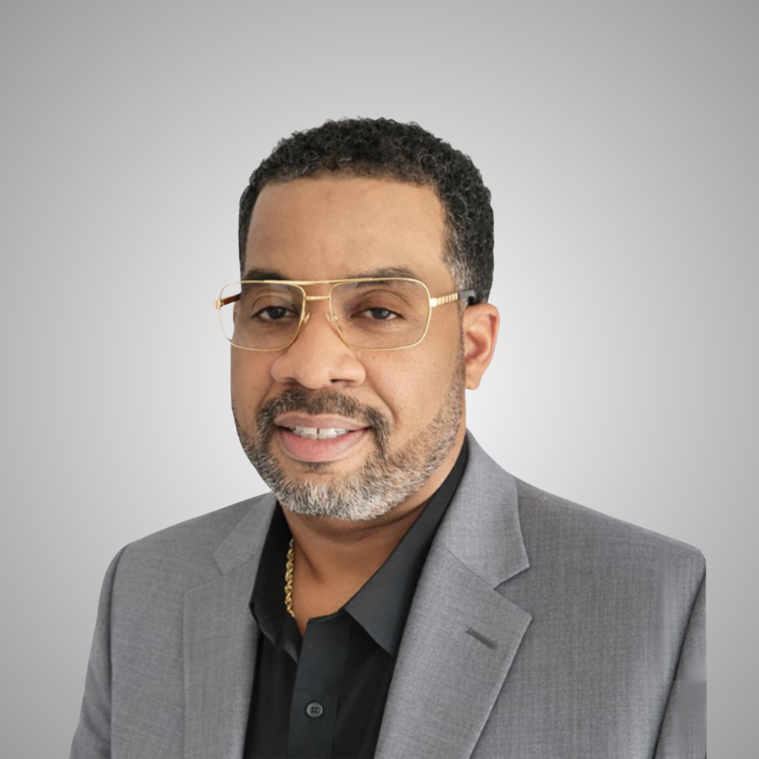 Raymond Headshot (4)